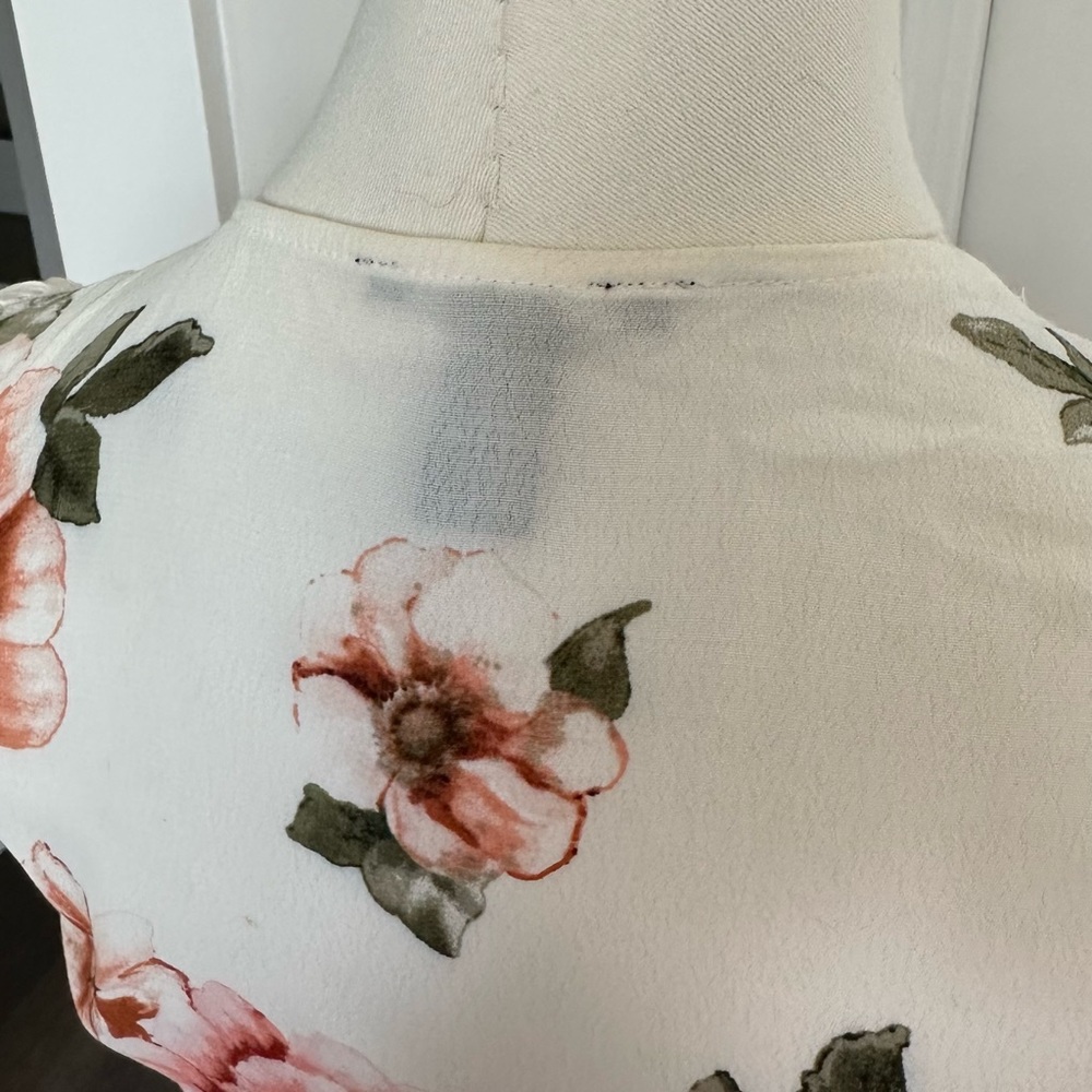 White Tropical Floral Wrap Skirt and Top Coord Set | Size 2 - Picture 7 of 9